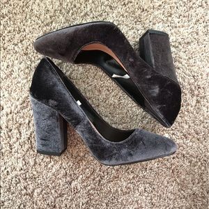 Velvet pumps